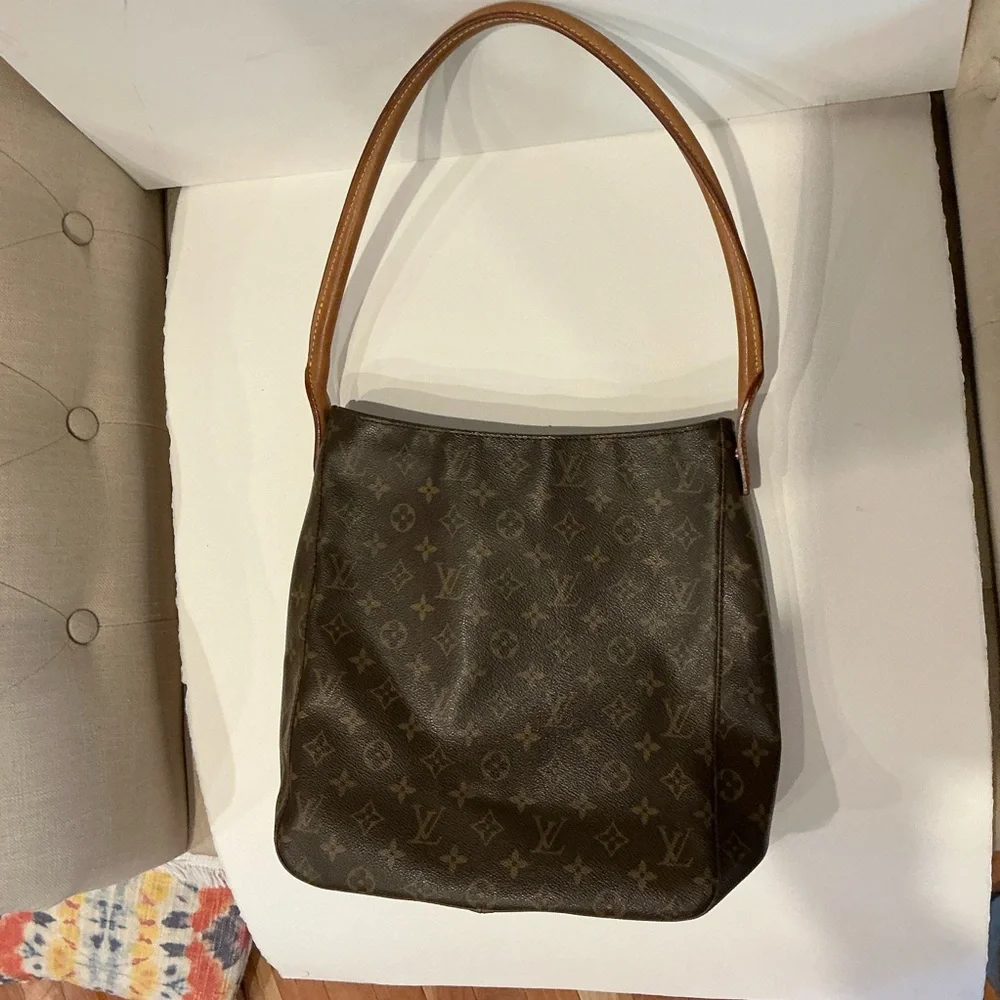 Louis Vuitton Looping MM Monogram Zippered Tote Bag w/ Hand Painted Luggage Tag - Picture 4 of 13